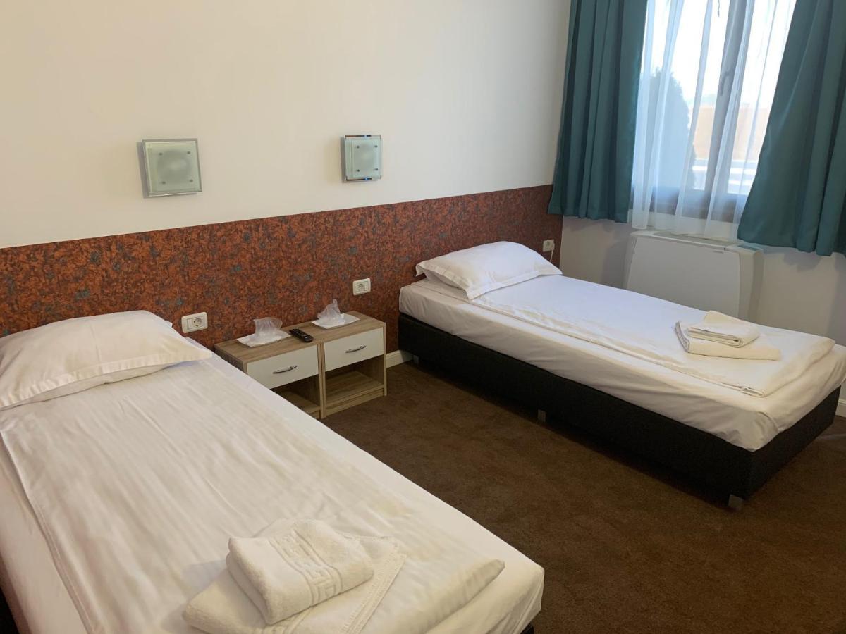 Motel Ruta 33 阿拉德 外观 照片